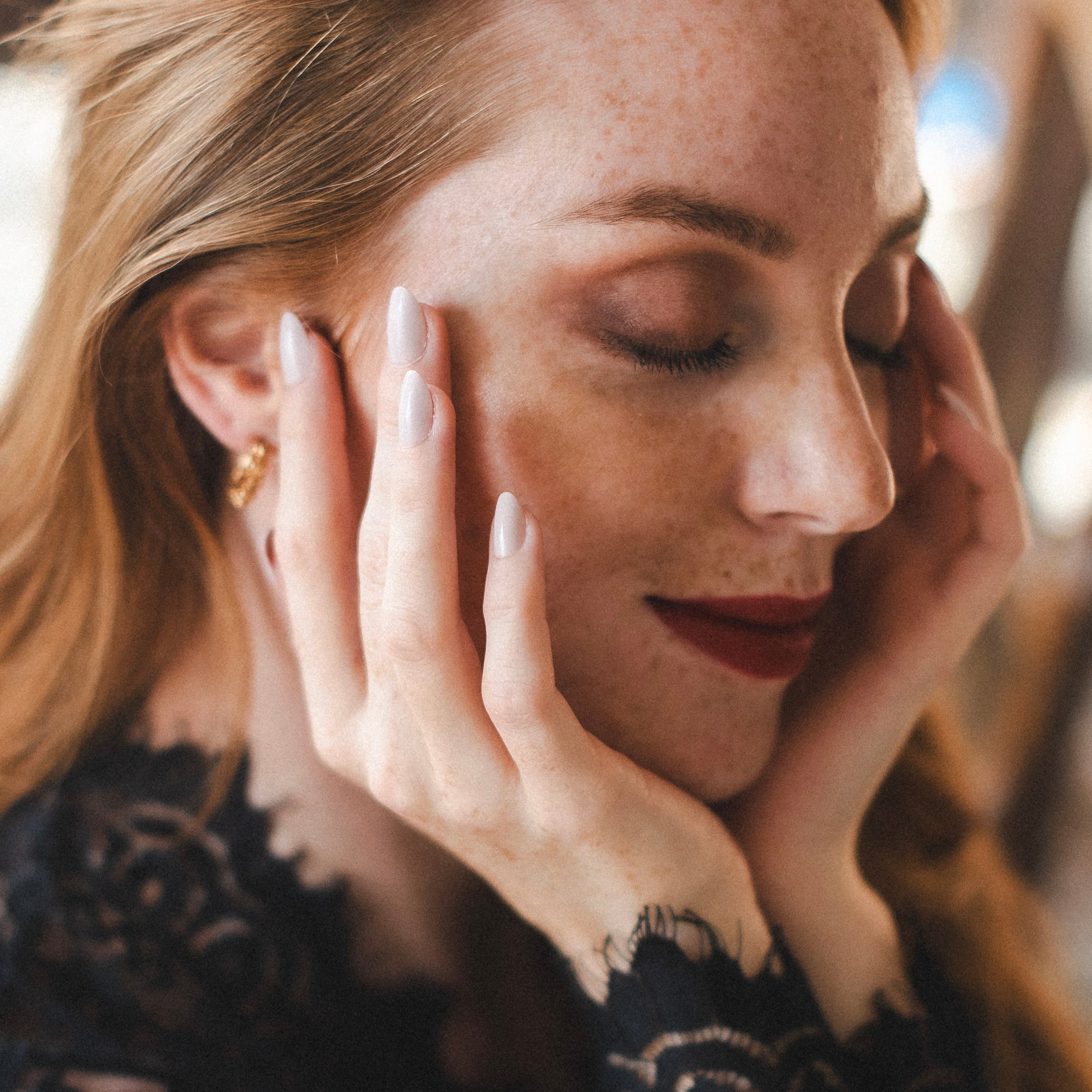 Glowberry kvaliteetsed korduvkasutatavad press-on küüned beezi värvi!