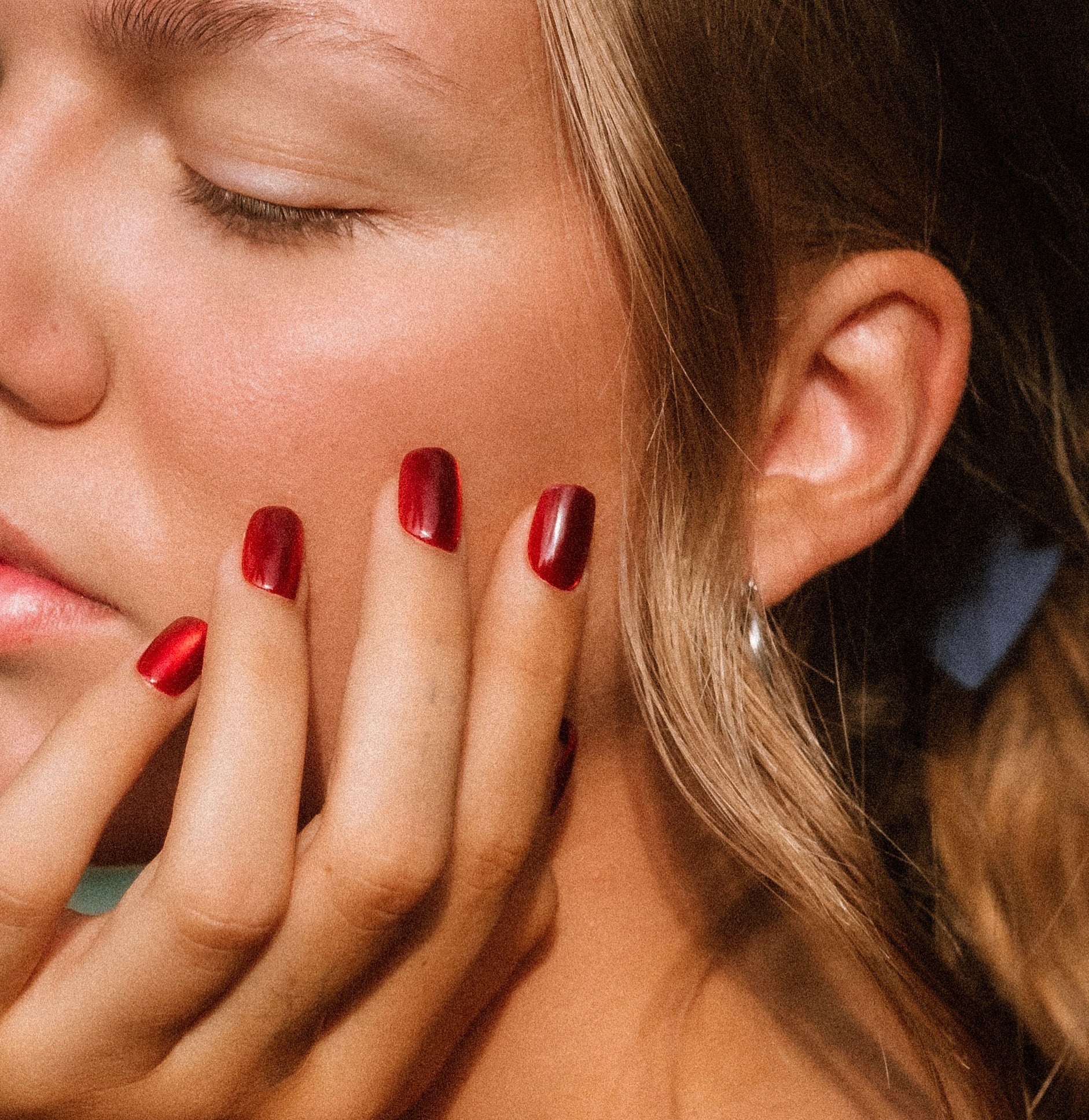 Glowberry kvaliteetsed korduvkasutatavad press-on küüned punast värvi!