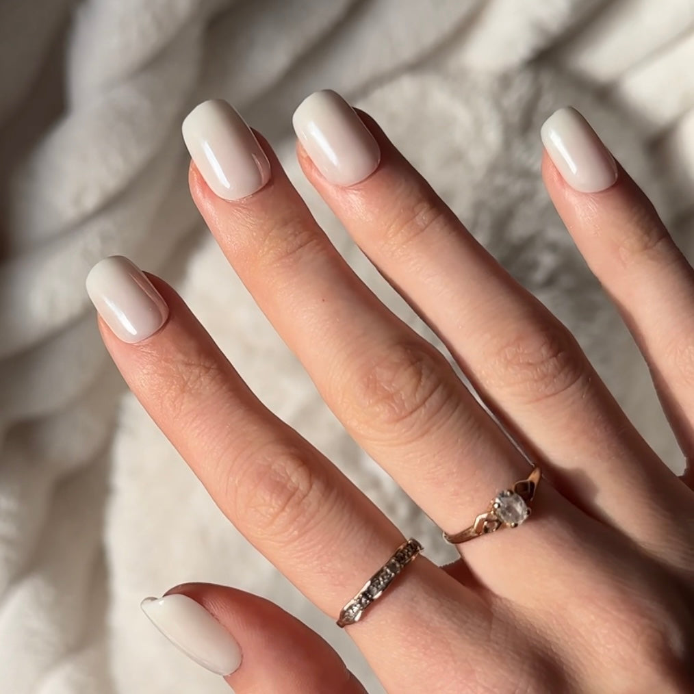 Glowberry kvaliteetsed korduvkasutatavad press-on küüned valge värviga!