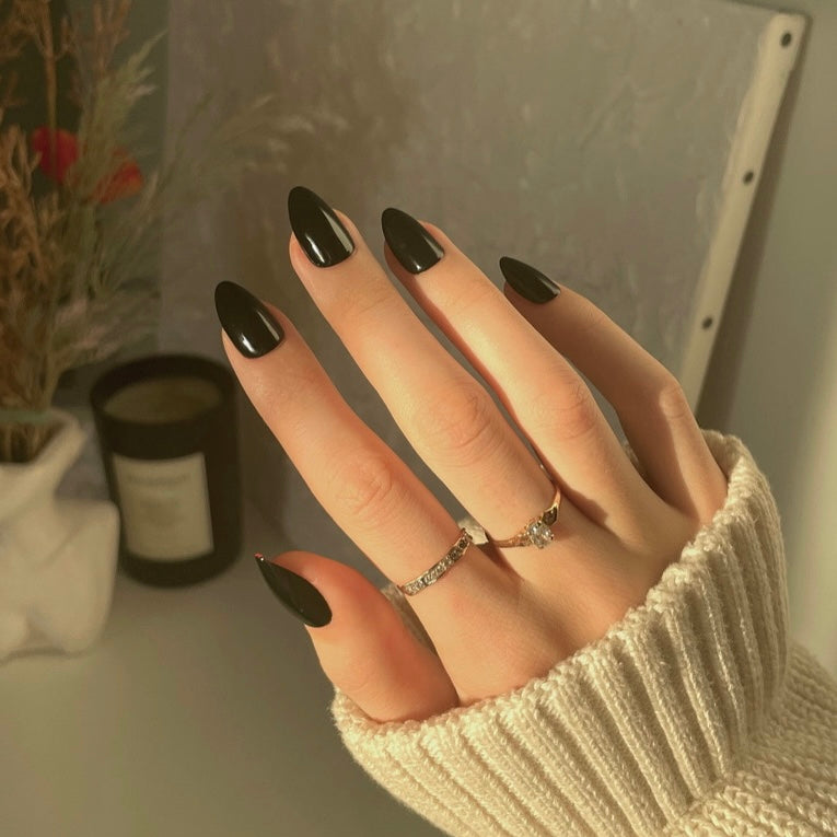 Reusable press-on nails black
