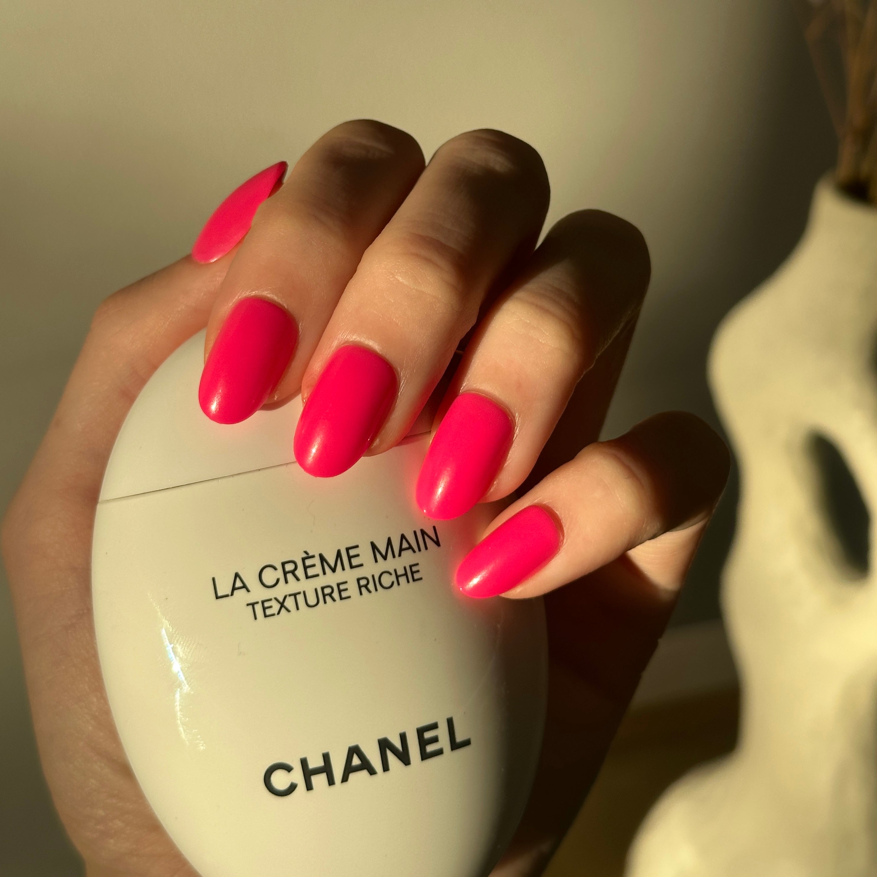 Reusable press-on nails pink