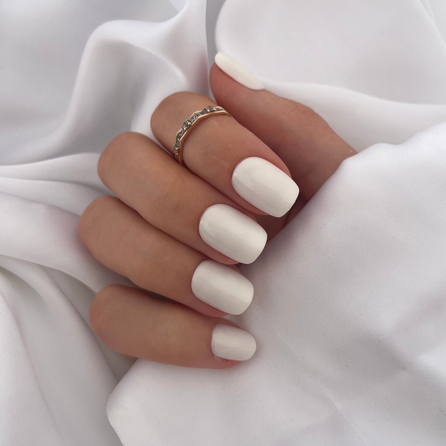 Reusable press-on nails white