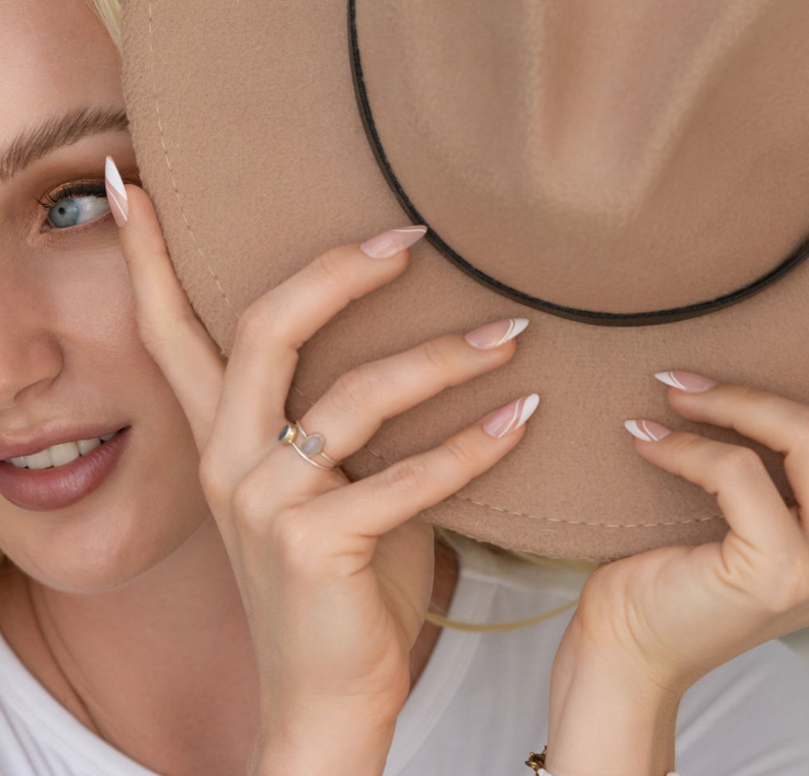 Glowberry kvaliteetsed korduvkasutatavad press-on küüned valge disainiga !